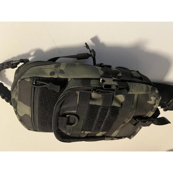 Messengers, crossbody camo patterned bag - Picture 1 of 9